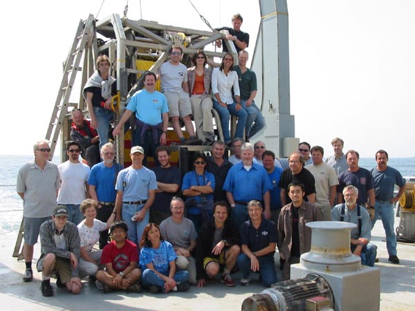 Submarine Ring of Fire 2004 expedition science team and crew.