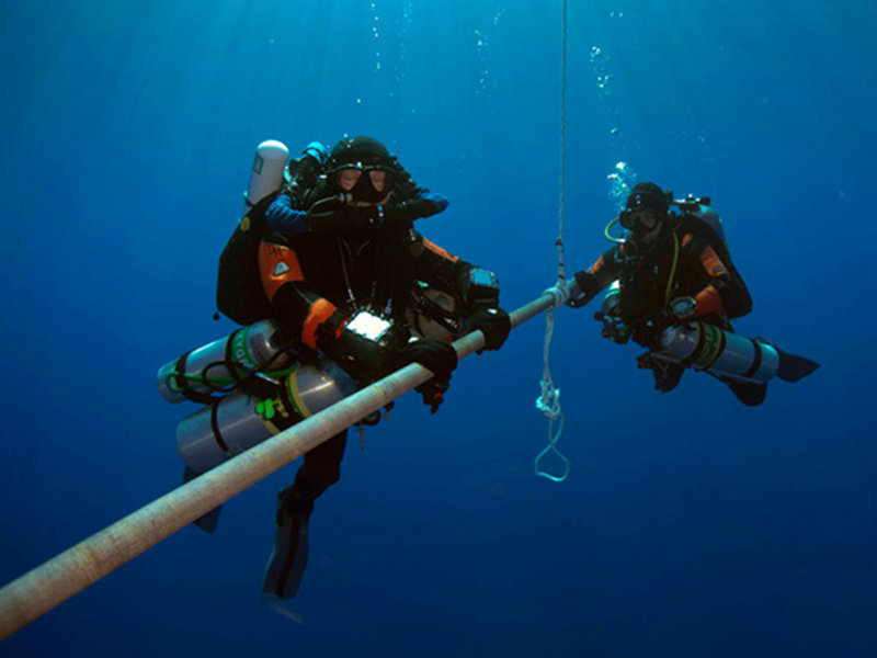 Tom and Brett on the deco bar at 20 foot depth. Brett watches over Tom and Jill while they perform their decompression obligation prior to surfacing.