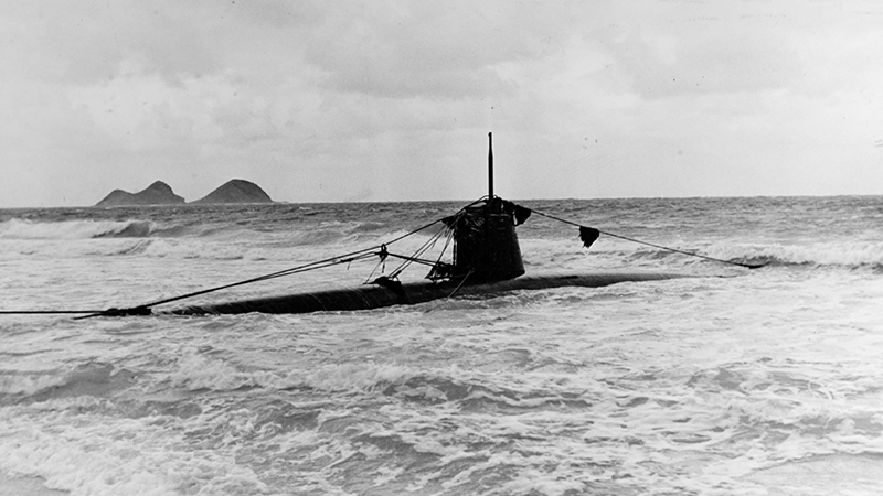 A Japanese Type A Kō-Hyōteki Miniature Submarine (like HA-20) that ran aground and was beached on Oahu, Hawai‘i, following attempts to enter Pearl Harbor during the December 1941 attack.