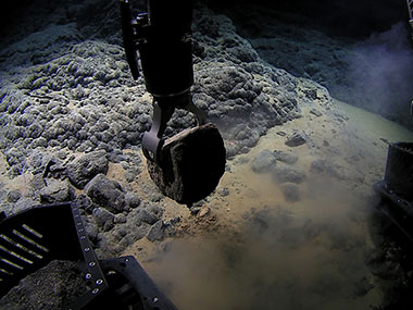 Deep Discoverer collects a geological sample at 4,300 meters east of Necker Island.